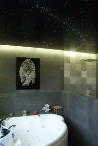 mooie plafonds verlaagd badkamer voorbeelden Luxe badkamers plafond design sterrenhemel melkweg verlichting LED ideeen grote beer sterrenbeeld vallende sterren