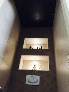 plafond étoilé ciel fibre optic led toilettes wc salle de bain sauna spa etoiler eclairage design indirecte
