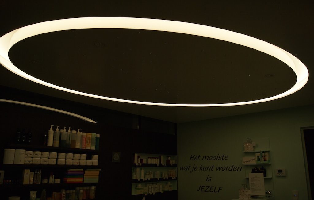 massage salon sauna spa wellness resort sterrenplafond verlichting maken ellips LED glasvezel star ceilings
